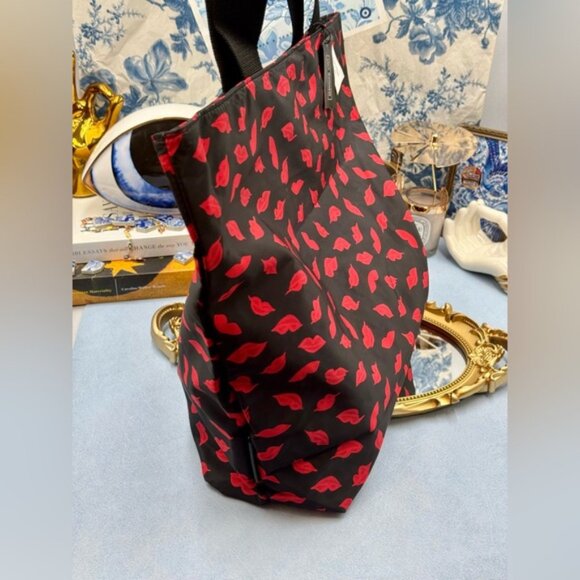 🆕 LULU GUINNESS 🧿 NWT Hand Painted Lips Nylon Zip Tote - Picture 5 of 11
